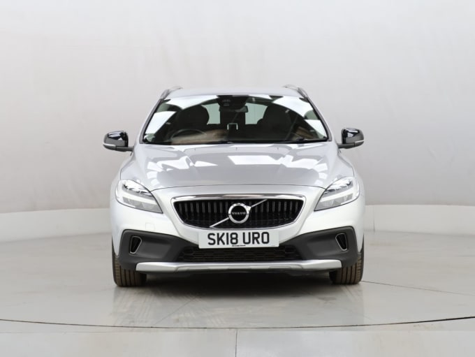 2025 Volvo V40 Cross Country