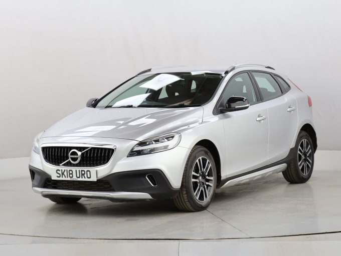 2025 Volvo V40 Cross Country