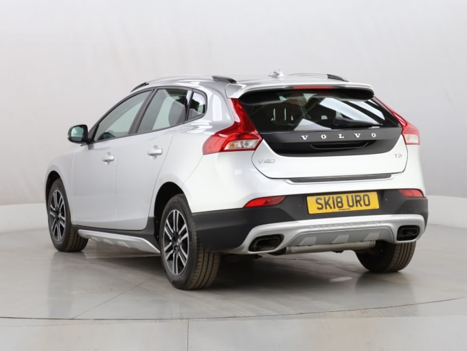 2025 Volvo V40 Cross Country