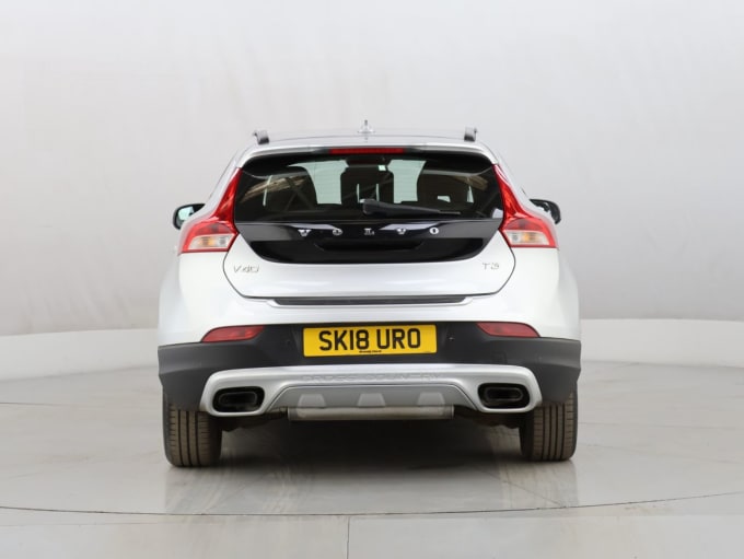 2025 Volvo V40 Cross Country