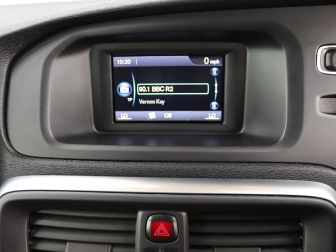 2025 Volvo V40 Cross Country