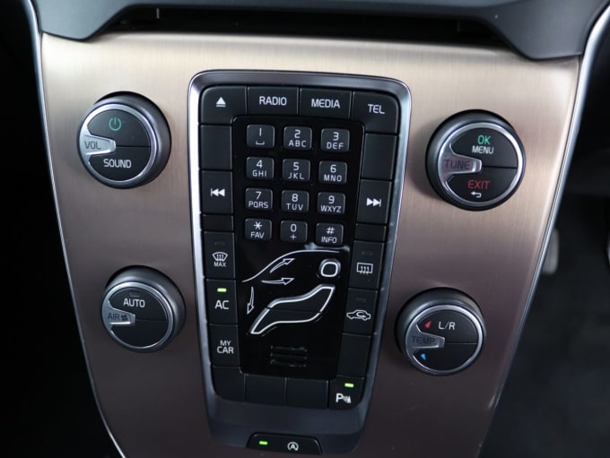 2025 Volvo V40 Cross Country