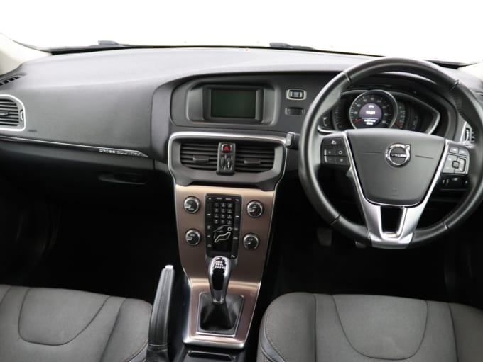 2025 Volvo V40 Cross Country