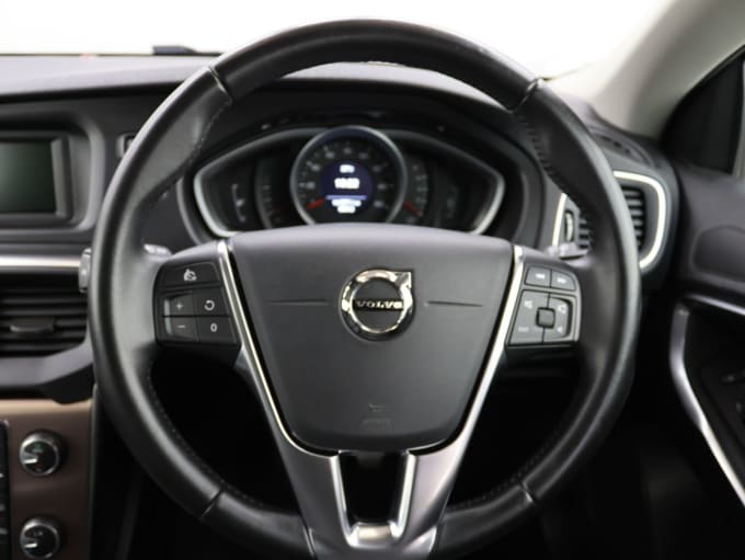 2025 Volvo V40 Cross Country