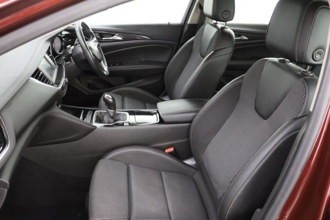 2025 Vauxhall Insignia
