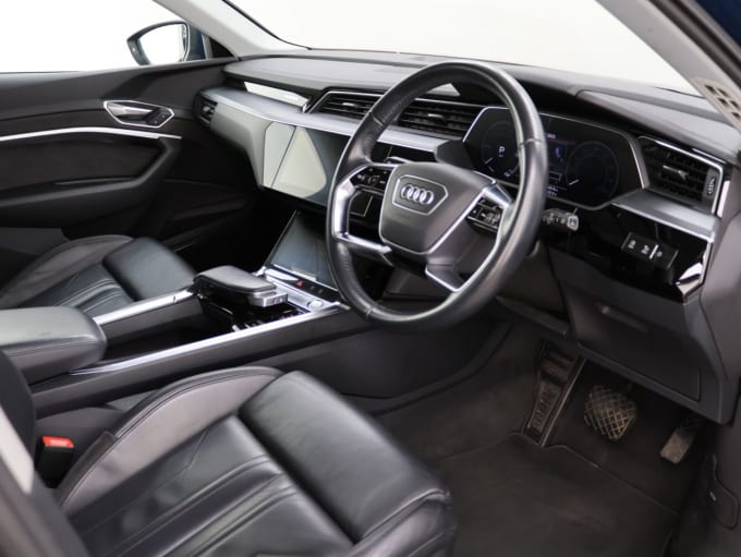 2025 Audi E-tron