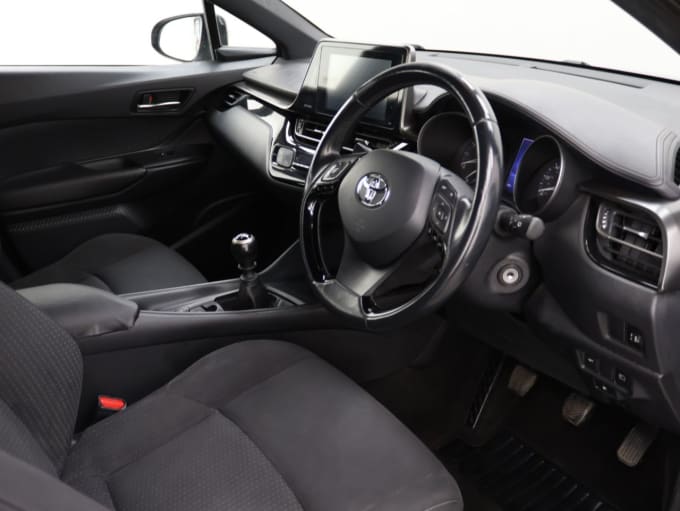 2025 Toyota C-hr