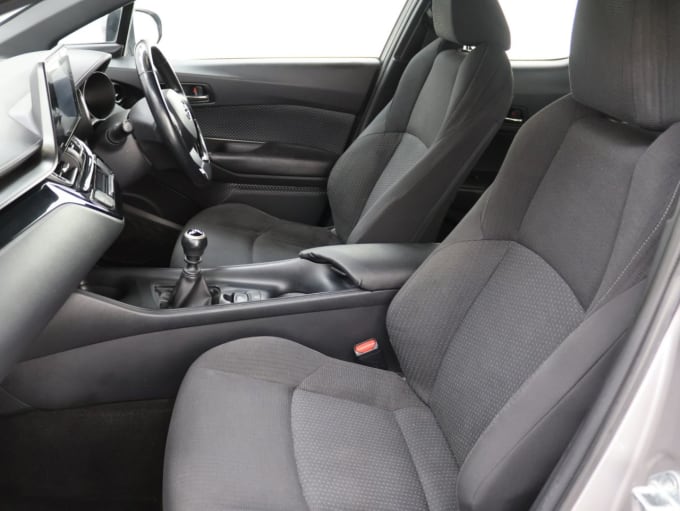 2025 Toyota C-hr