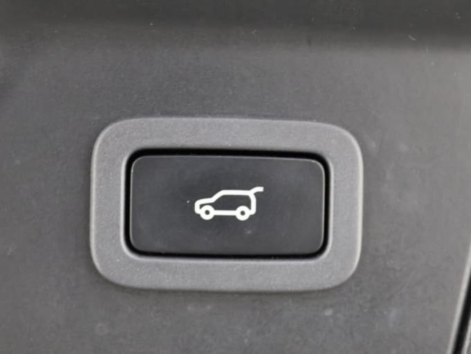 2025 Land Rover Range Rover Velar