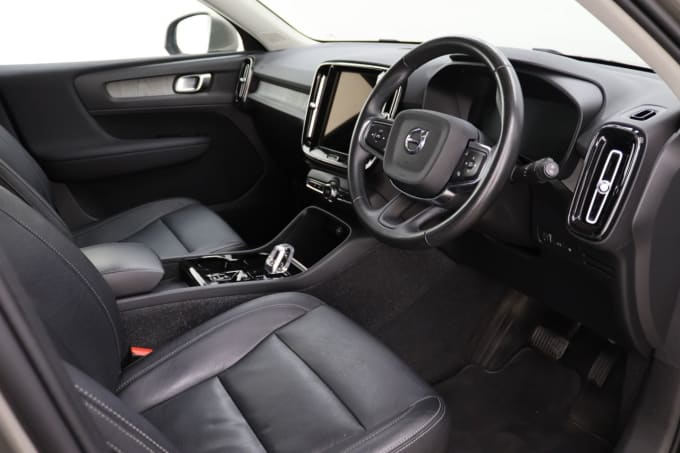 2025 Volvo Xc40
