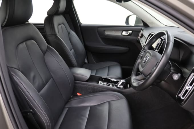 2025 Volvo Xc40