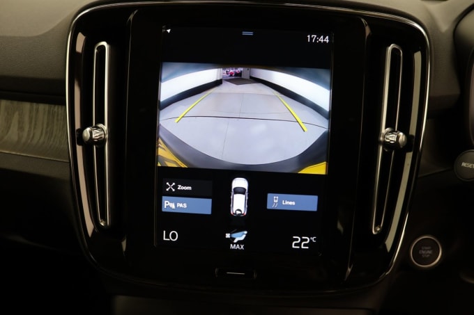 2025 Volvo Xc40