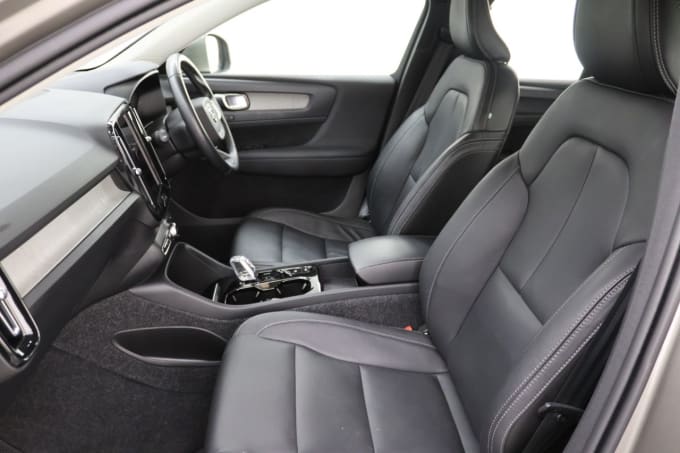 2025 Volvo Xc40