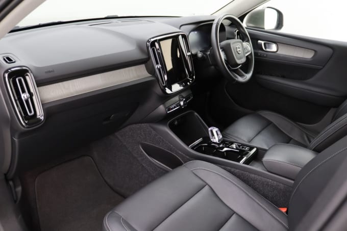 2025 Volvo Xc40