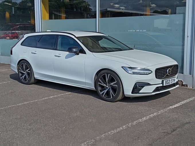 2025 Volvo V90