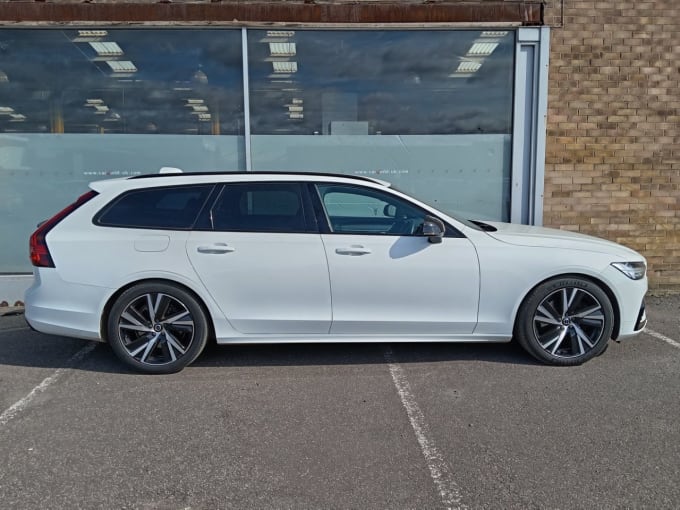 2025 Volvo V90