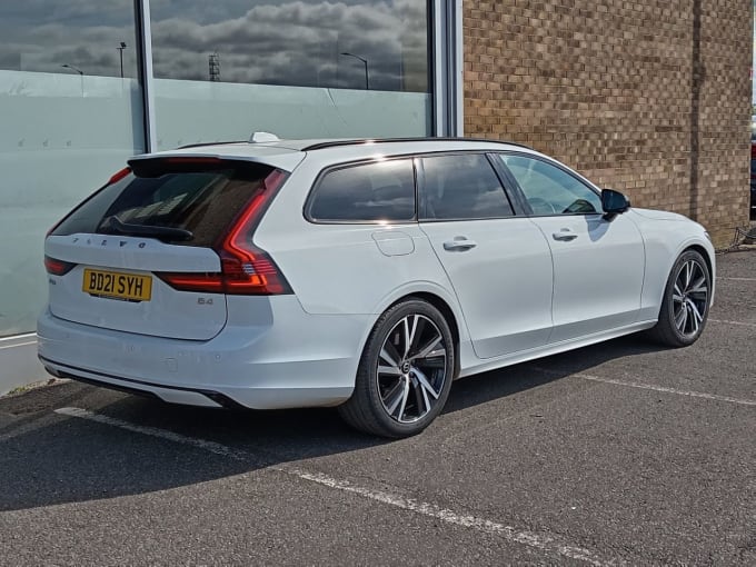 2025 Volvo V90