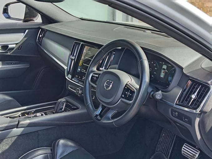 2025 Volvo V90