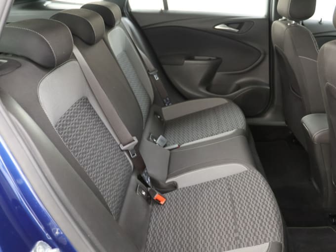 2025 Vauxhall Astra