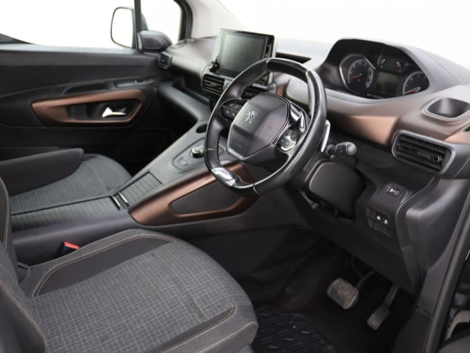 2025 Peugeot Rifter