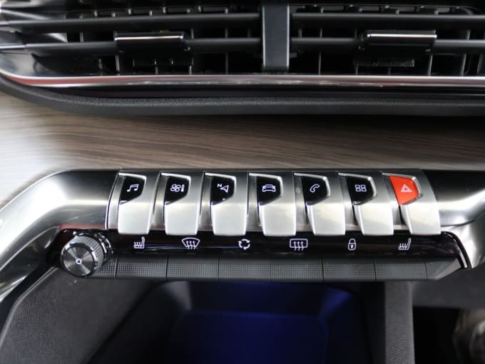 2025 Peugeot 5008