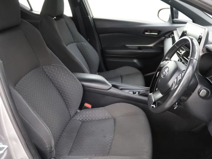 2025 Toyota C-hr