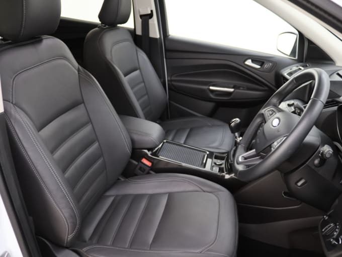 2025 Ford Kuga