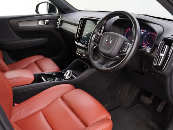 2025 Volvo Xc40