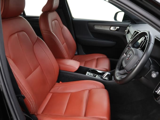 2025 Volvo Xc40