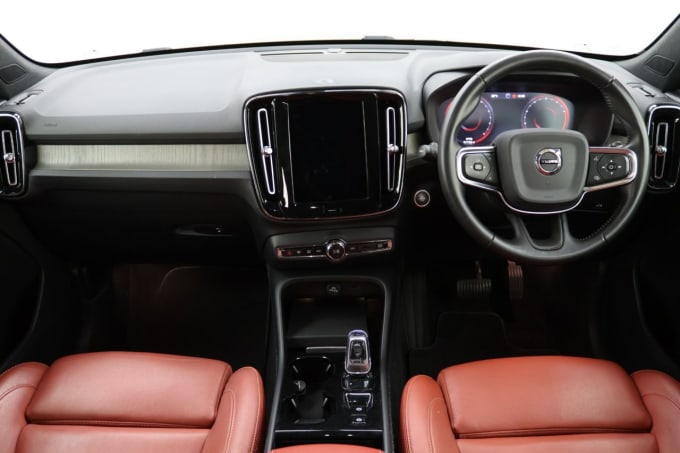 2025 Volvo Xc40