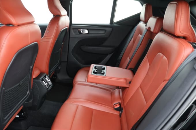 2025 Volvo Xc40