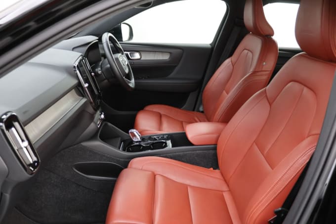 2025 Volvo Xc40