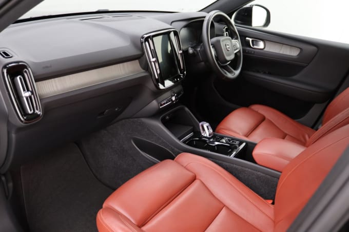 2025 Volvo Xc40