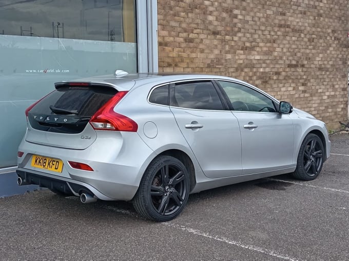 2025 Volvo V40