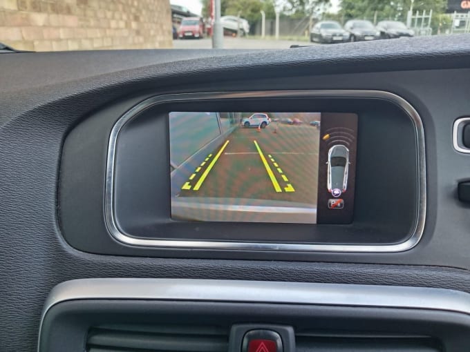 2025 Volvo V40