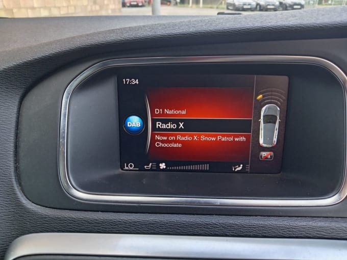 2025 Volvo V40