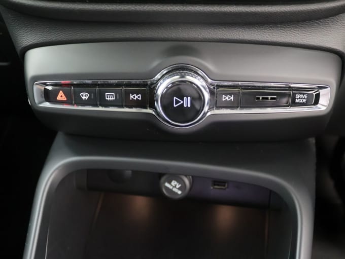 2025 Volvo Xc40