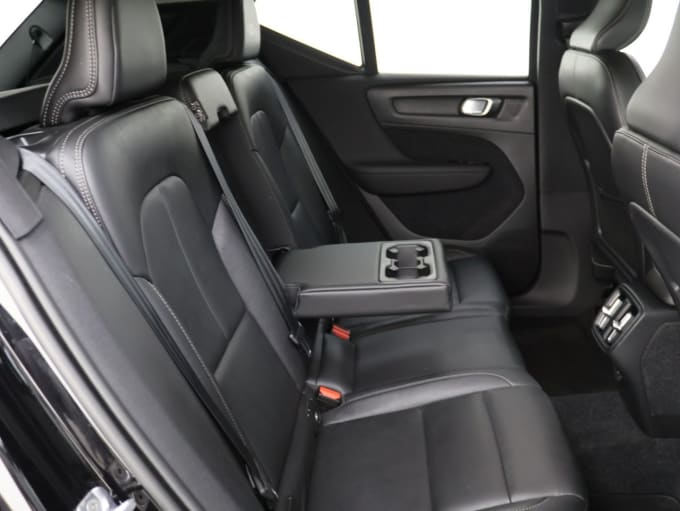 2025 Volvo Xc40