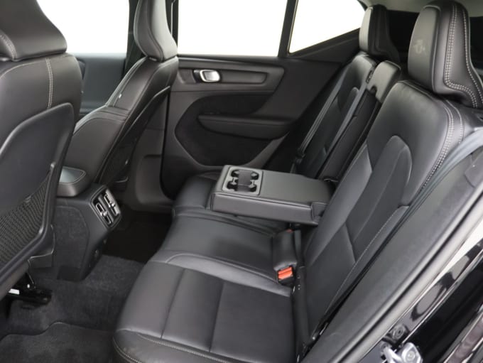 2025 Volvo Xc40