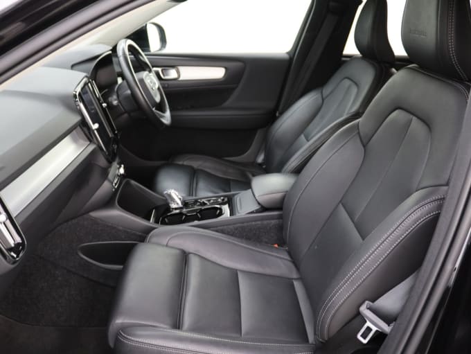 2025 Volvo Xc40