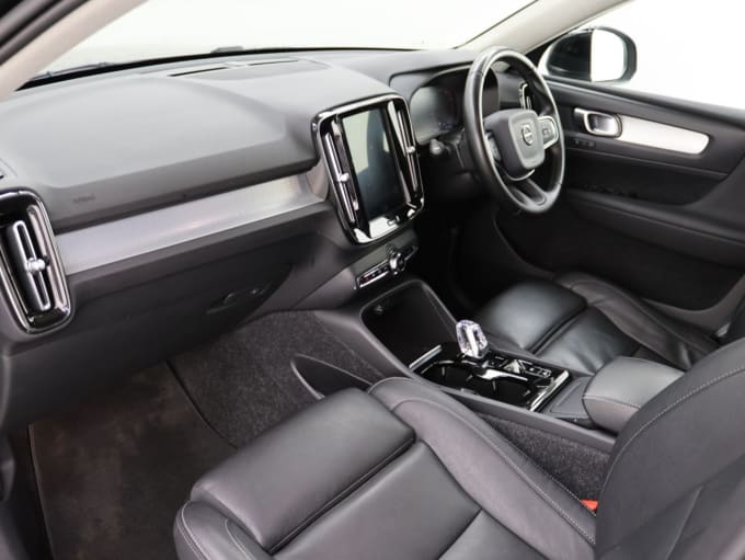 2025 Volvo Xc40
