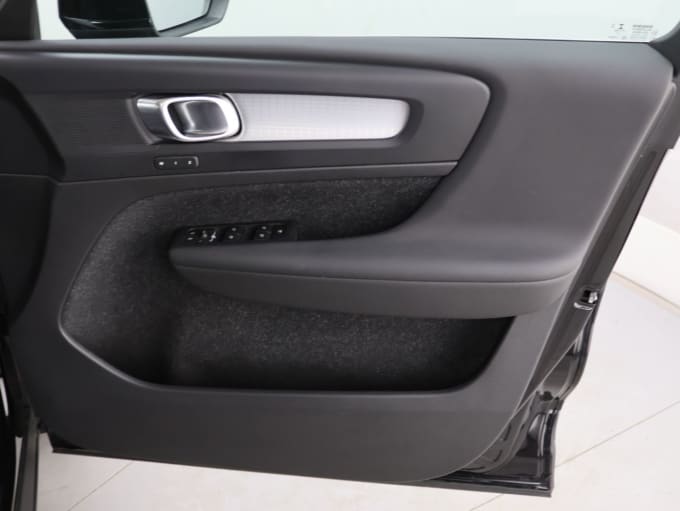 2025 Volvo Xc40