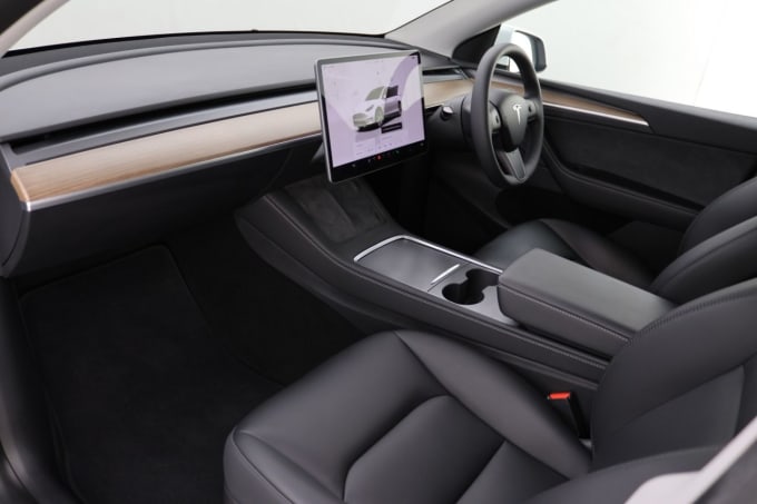 2025 Tesla Model Y