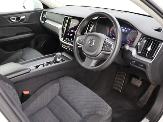 2025 Volvo V60