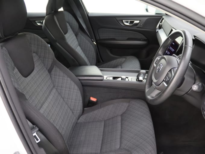 2025 Volvo V60