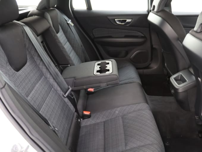2025 Volvo V60