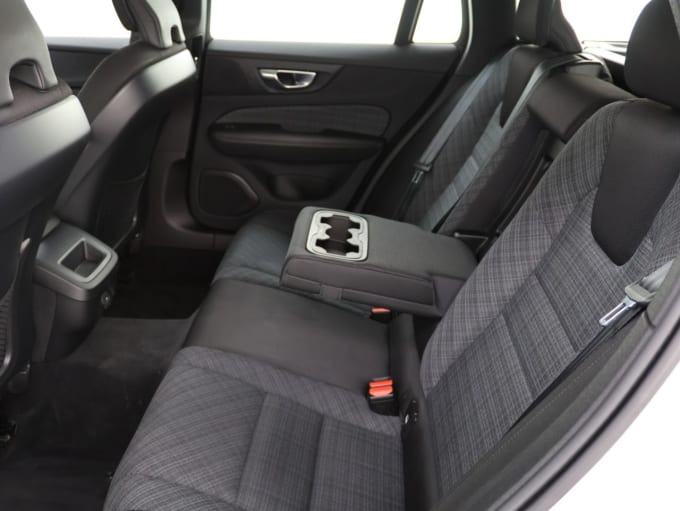 2025 Volvo V60