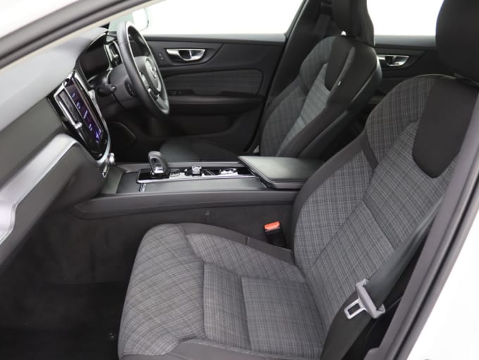 2025 Volvo V60