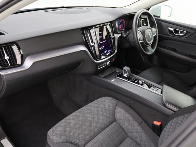 2025 Volvo V60
