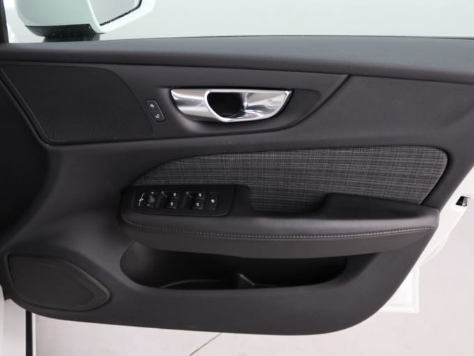2025 Volvo V60